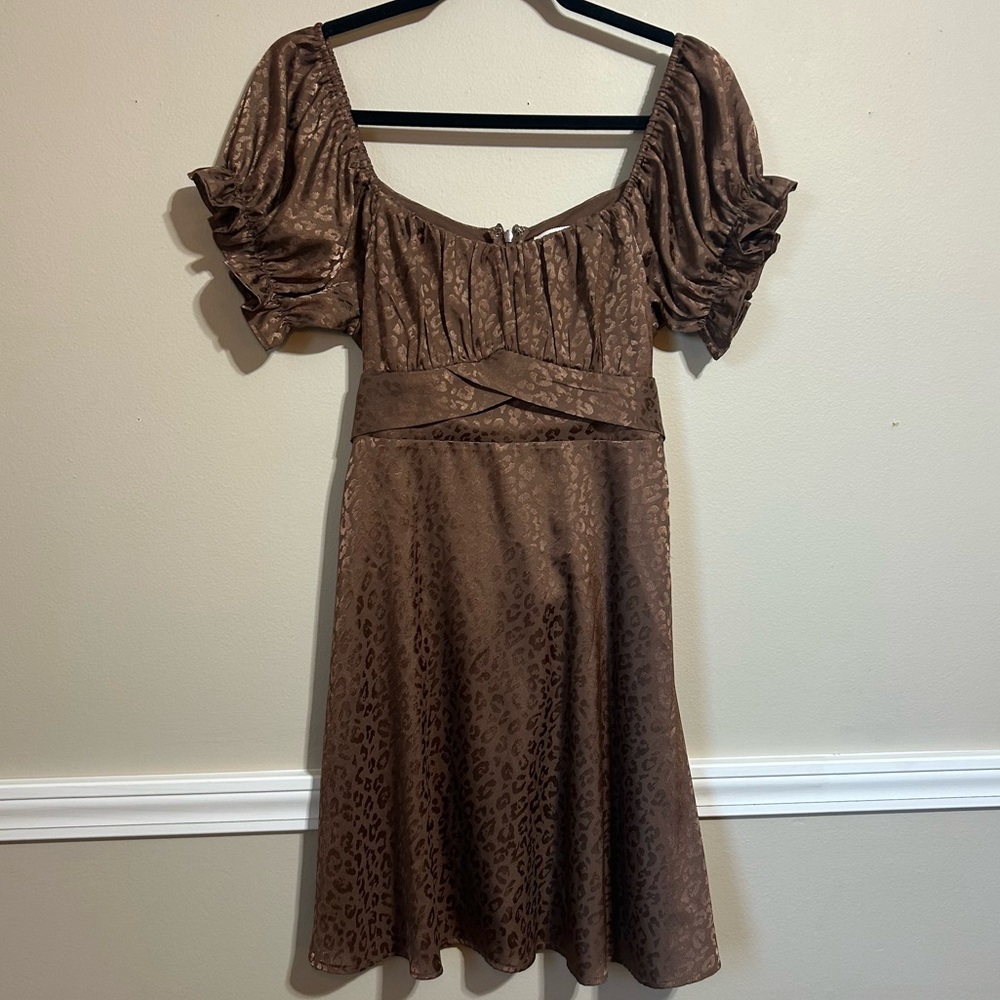 Francesca's Brown Satin Cheetah Print Mini Dress Bubble Sleeves Size Large NWT - Picture 5 of 14